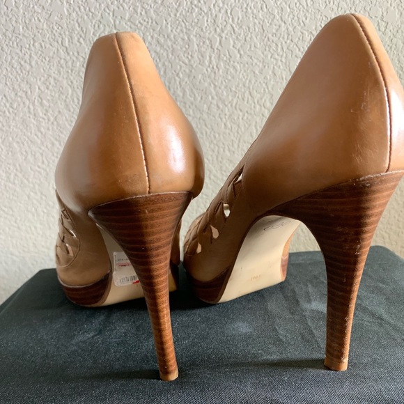 Guess Beige leather peep toe laser cut heels - Picture 3 of 8